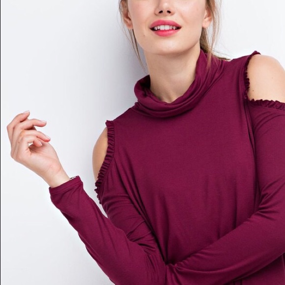 Cold Shoulder Loose Fit Top - Picture 4 of 7